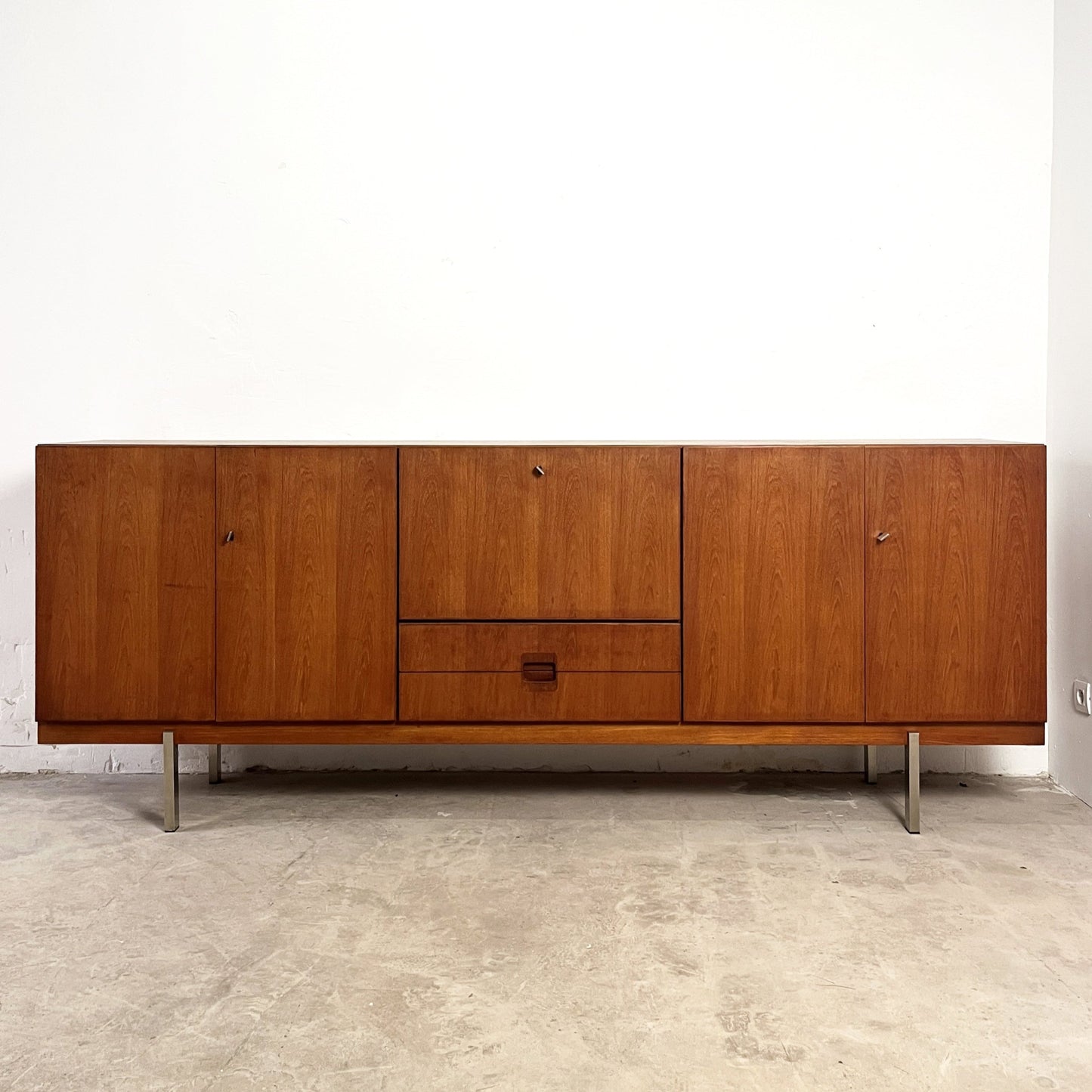 Enfilade J. Ströbel en teck massif éditée par Roche Bobois, années 70