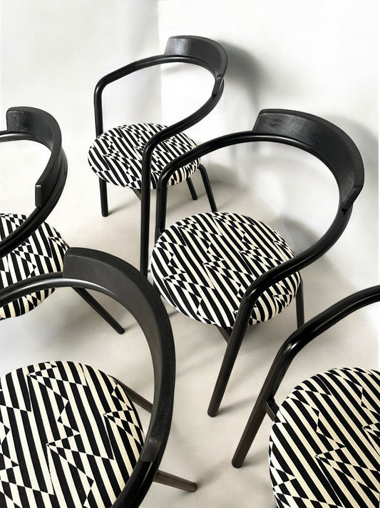 5 chaises postmodernes empilables, circa 1980