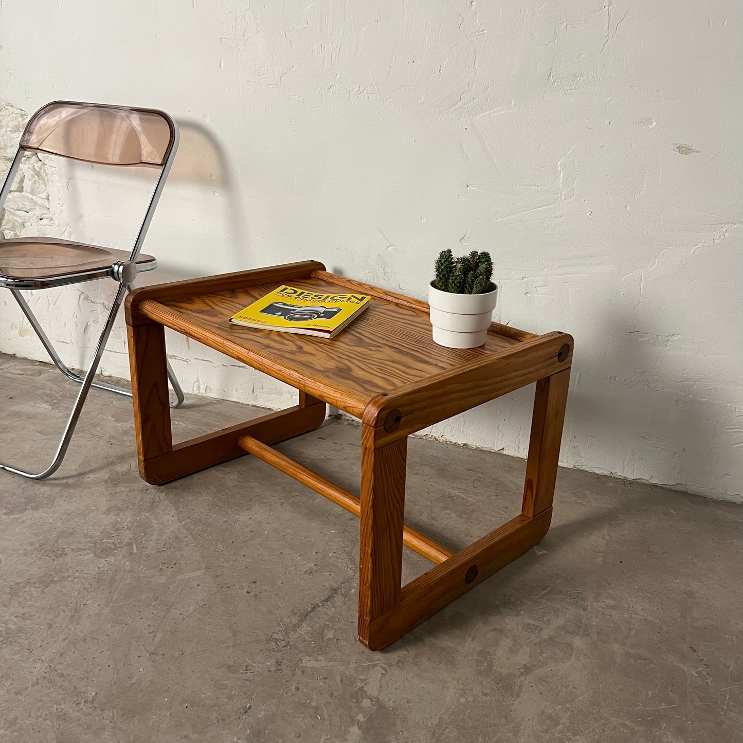 Petite table basse vintage en bois