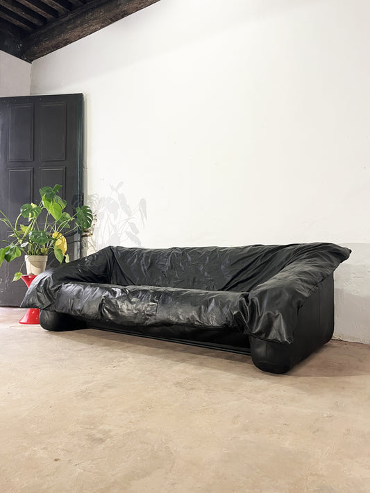 Canapé Flou Flou cuir noir pleine fleur pour Ligne Roset,  Designers :  De Pas, D’urbino, Lomazzi, 1988