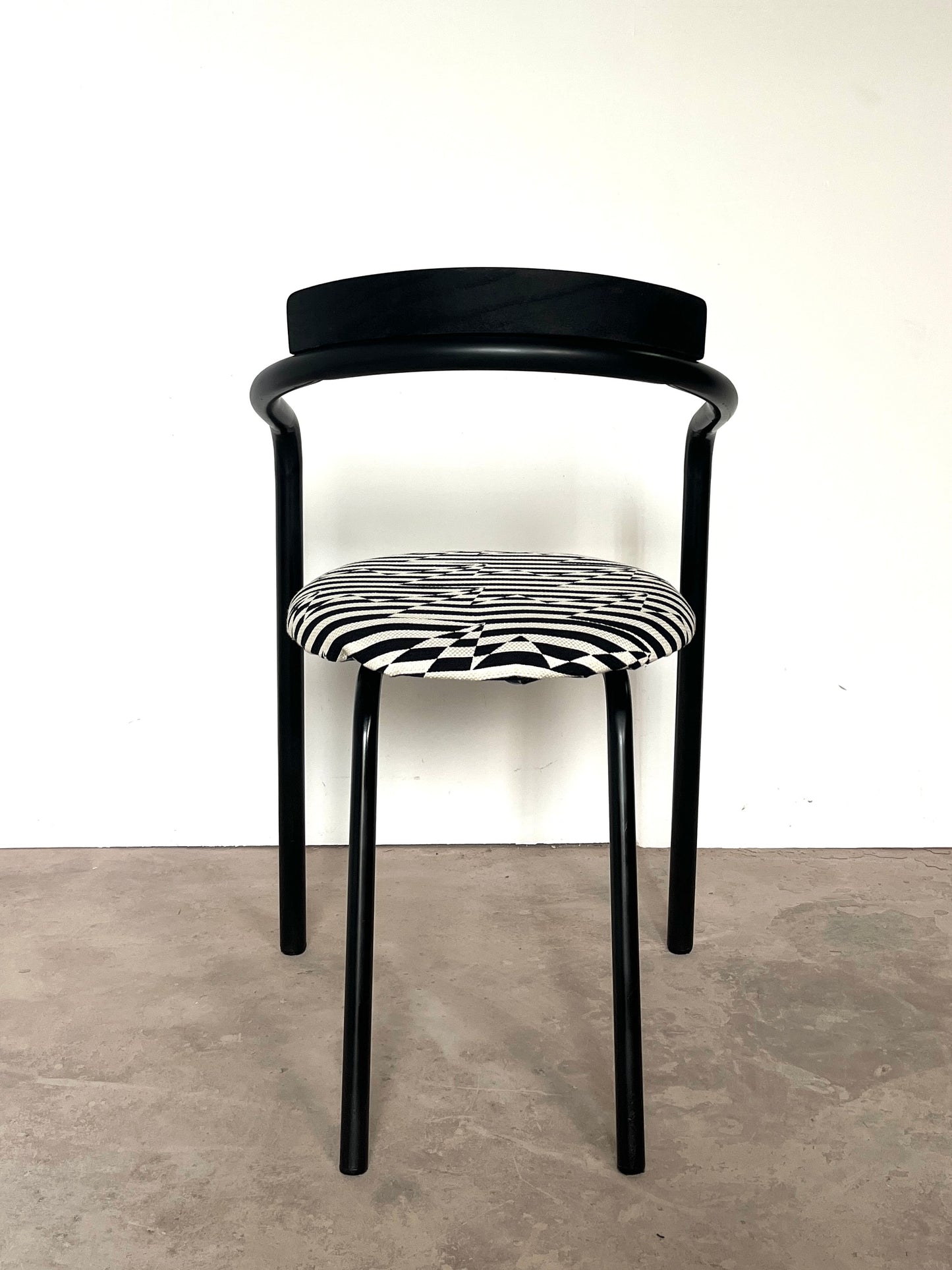 Lot de 5 Chaises postmodernes empilables, circa 1980