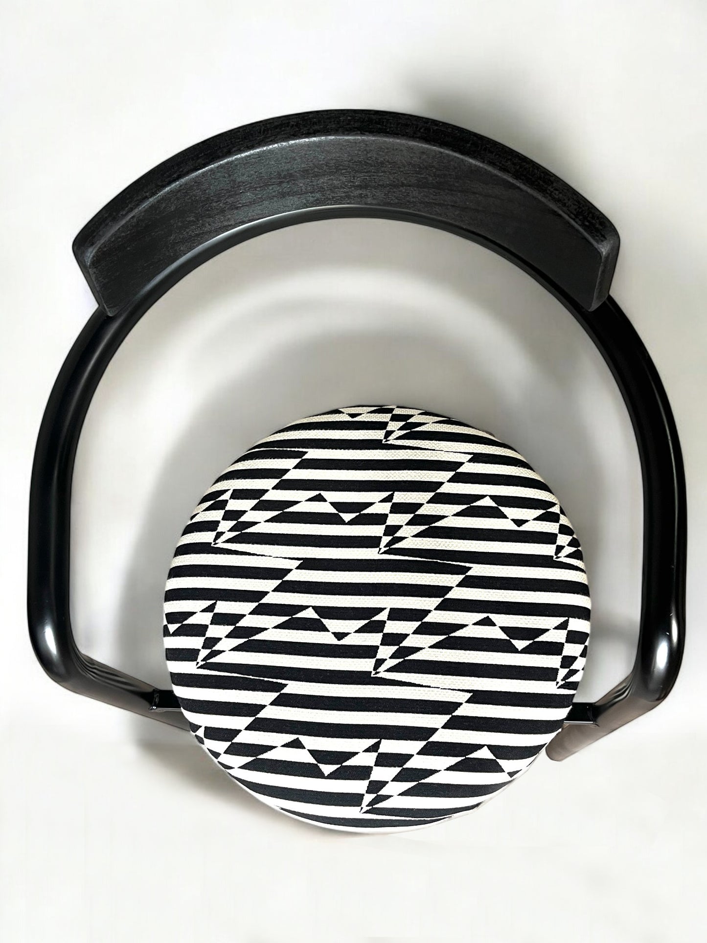 5 chaises postmodernes empilables, circa 1980