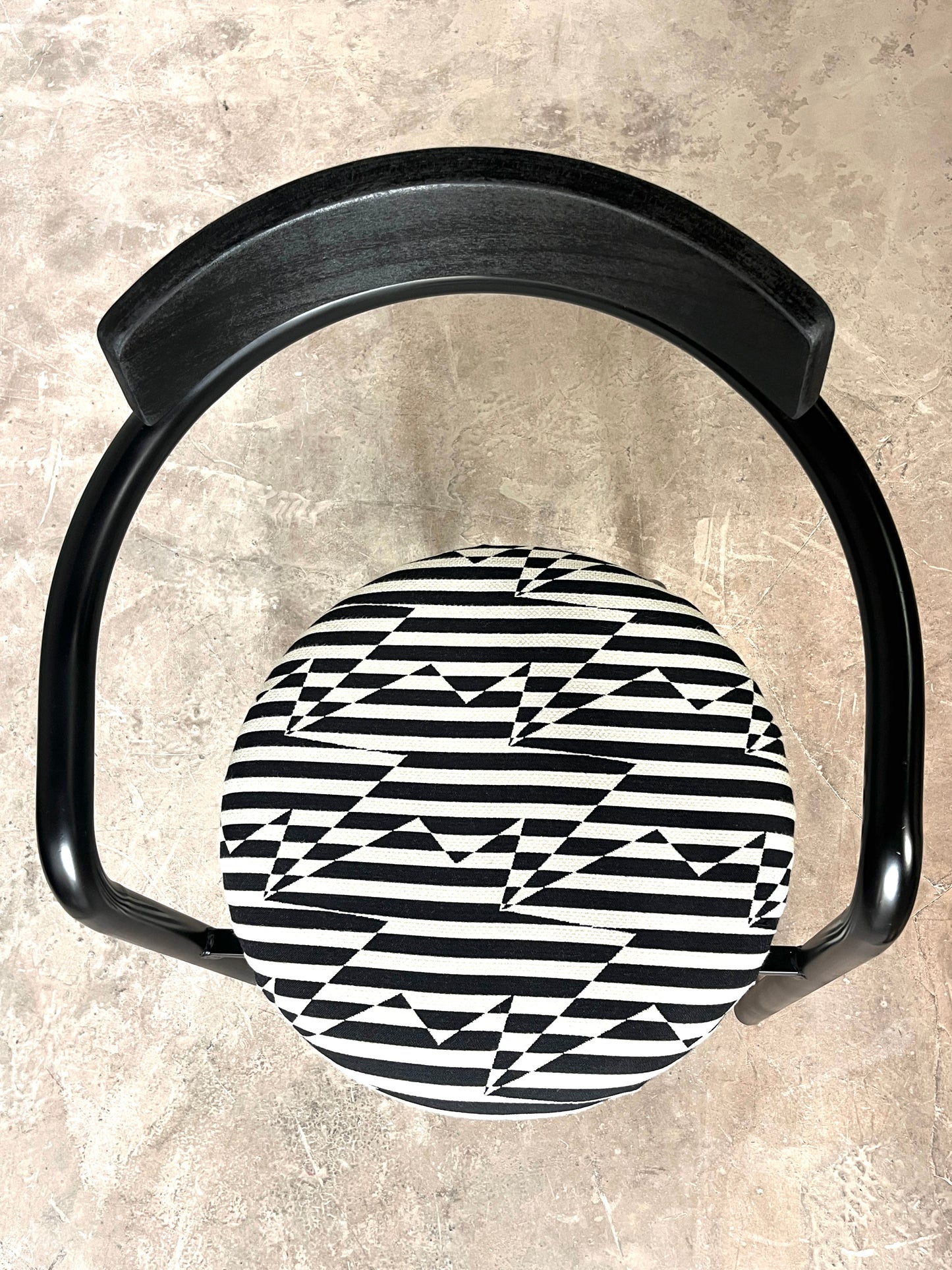 Lot de 5 Chaises postmodernes empilables, circa 1980