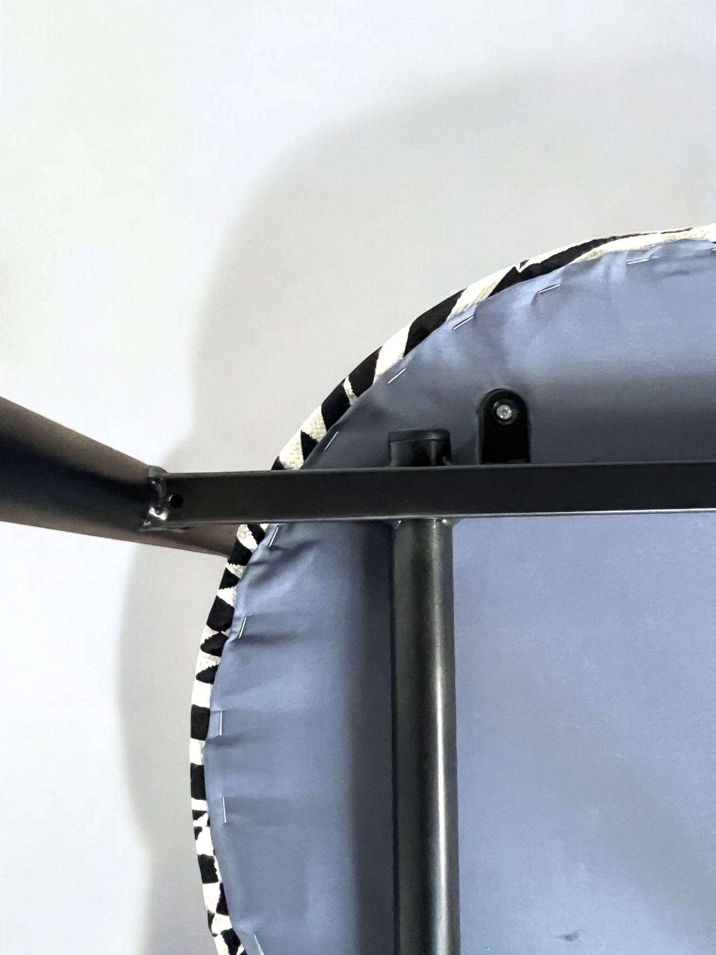 5 chaises postmodernes empilables, circa 1980