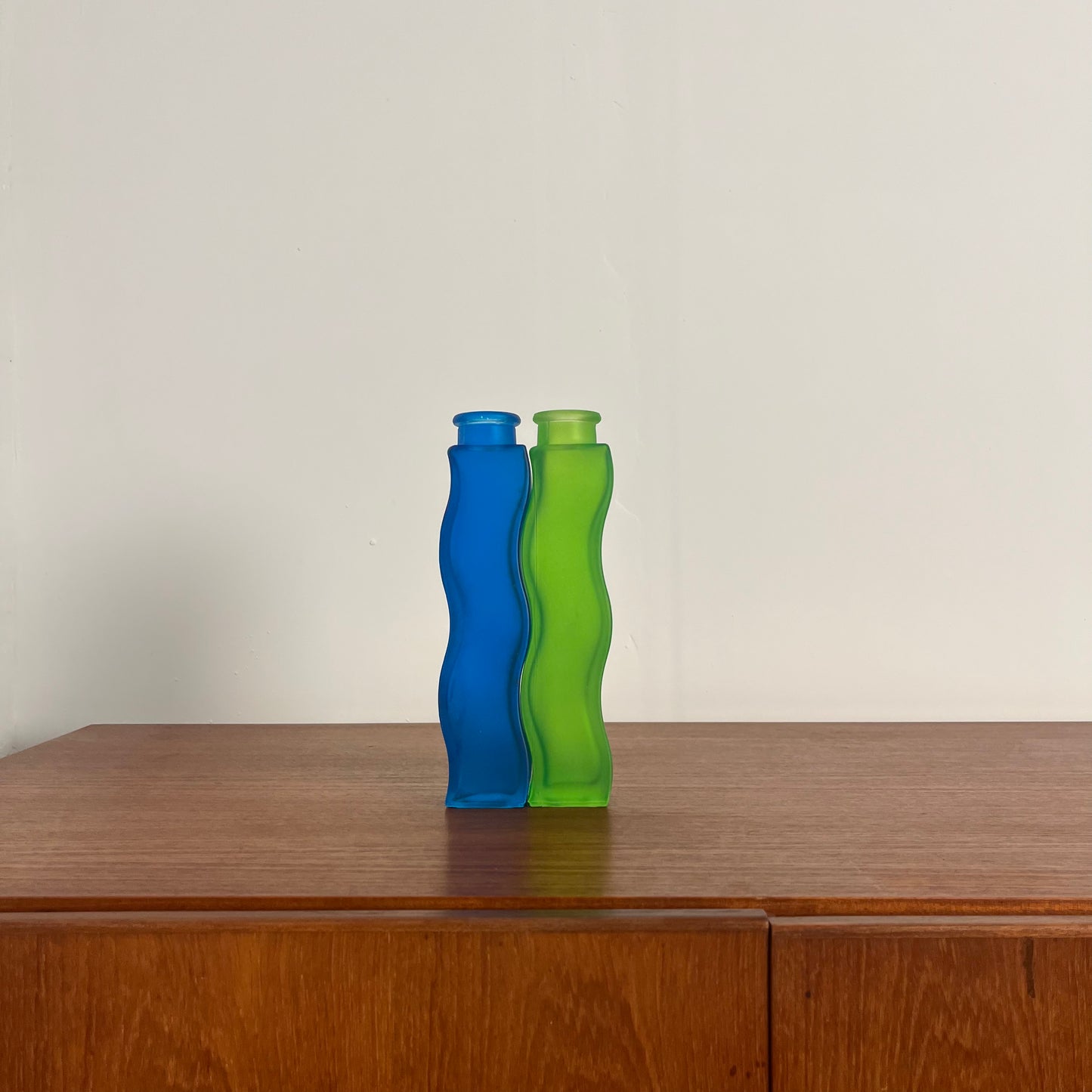 Paire de vases IKEA vintage SKÄMT, conçus par Sigga Heimis, 2006