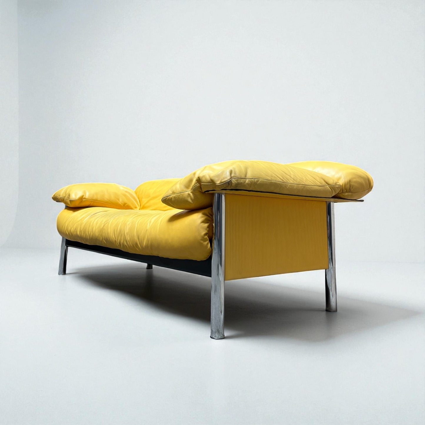 Canapé modèle Pausa, Pierluigi Cerri pour Poltrona Frau, 1990